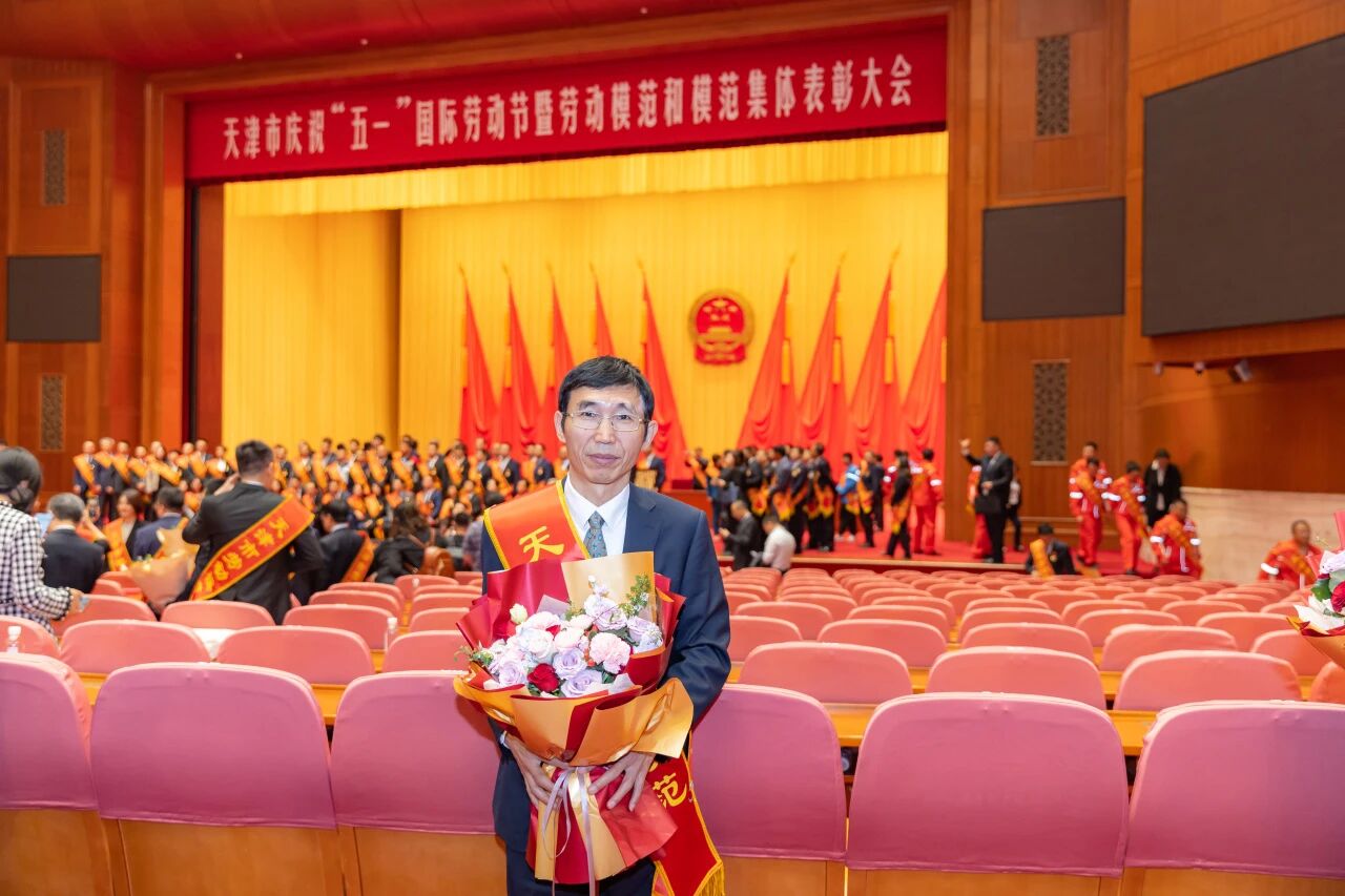 【五一特辑•劳模风采】2025年天津市劳动模范李荣：匠心如炬的化工逐梦人