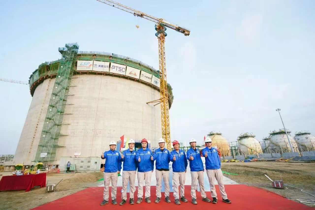 CNCEC-TCC Successfully Completes All Large-Scale Low-Temperature Storage Tank Air Raising for Vietnam Long Son Project