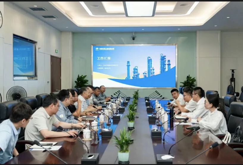 集团公司党委常委、副总经理梁军湘到中国化学天辰齐翔公司调研指导工作