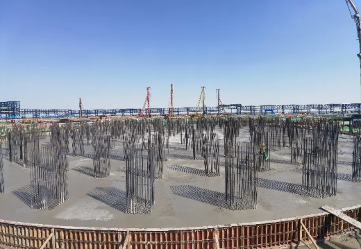 Бетонная масса фундамента 1-й опорной плиты криогенного резервуара Sinochem Lianyungang 1B EPC по контракту с TCC была успешно залита с первого раза